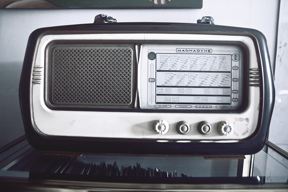 tablou-canvas-Old-vintage-radio-RME-002-1.jpg
