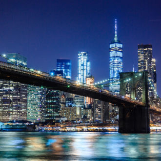 tablou canvas brooklyn bridge noaptea cu manhattan in fundal unl 020 1